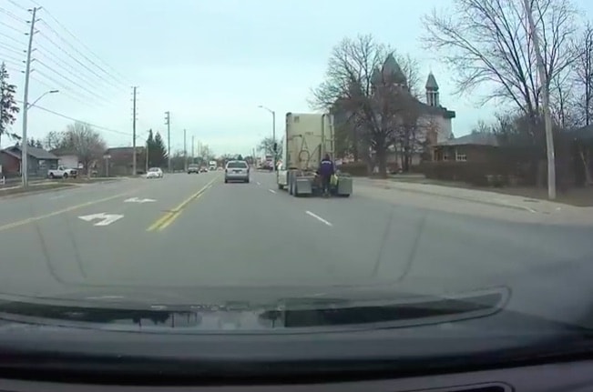 VIDEO: Rollerblader “Skitches” On A Semi