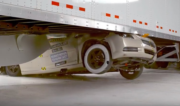 VIDEO: IIHS Crash Tests Side Underride Guards For Semi Trailers