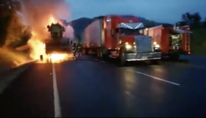 VIDEO: Truck Driver Doesn't Care About Fireman's Hose