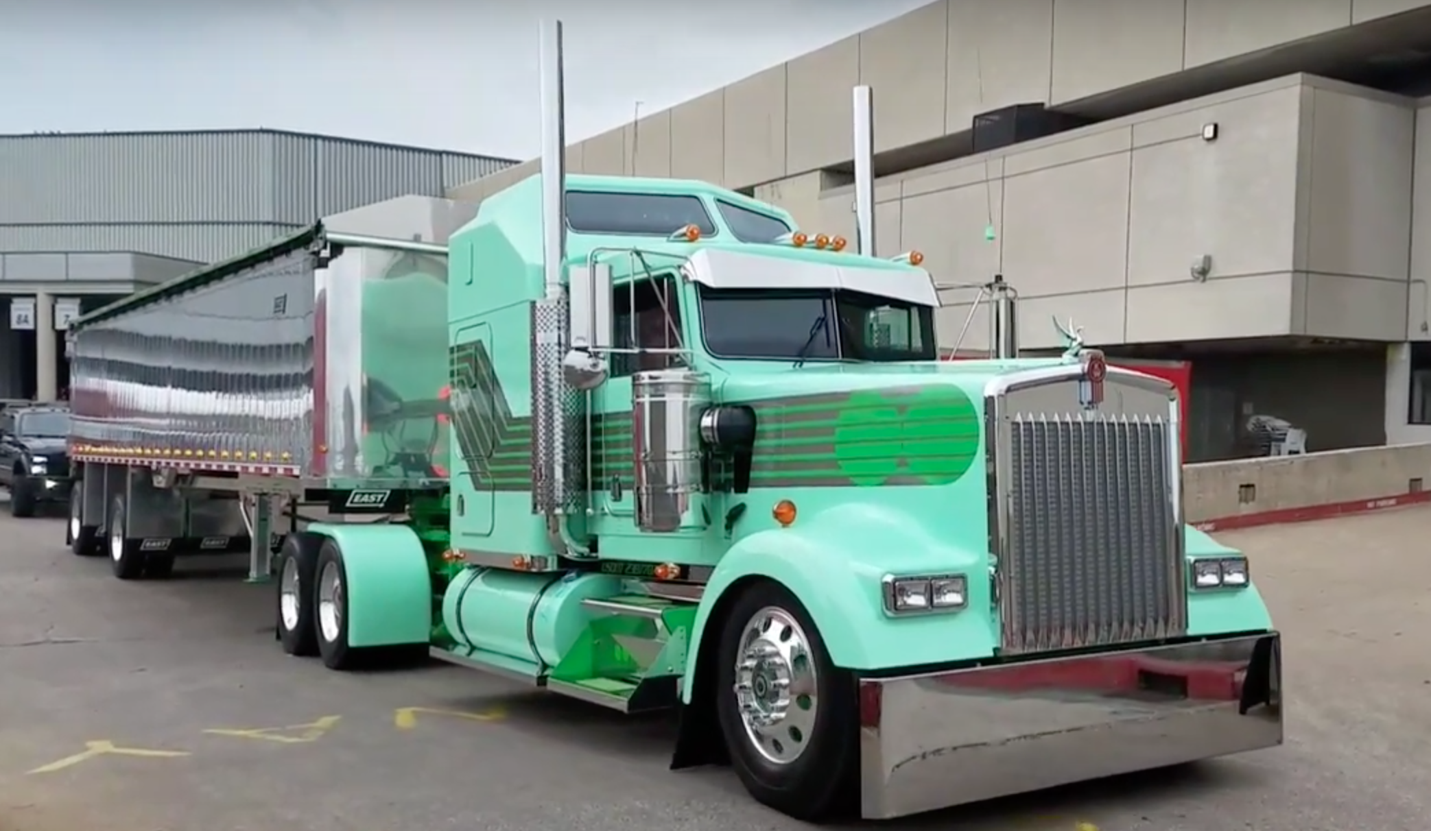 VIDEO: Show Trucks Leaving GATS 2017