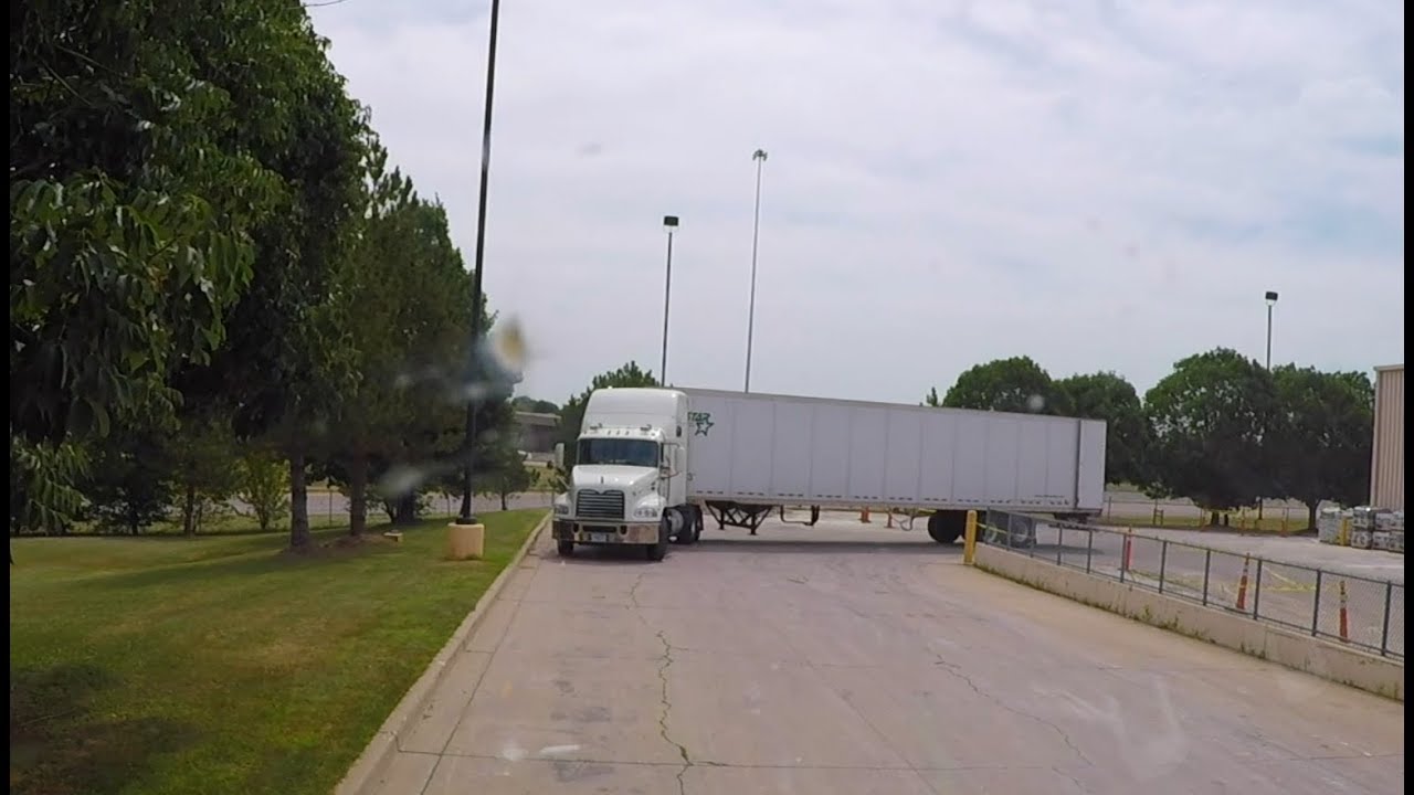 VIDEO: Truck Driver Pulls Off 180° Backing Job