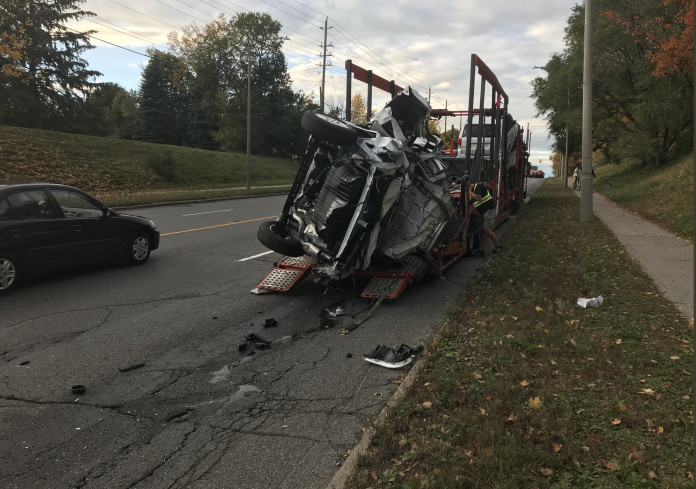 Car hauler's rig turns into wrecking ball in Ottawa