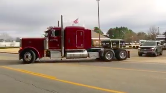 VIDEO: After 38 years on the road, fallen trucker gets one final ride