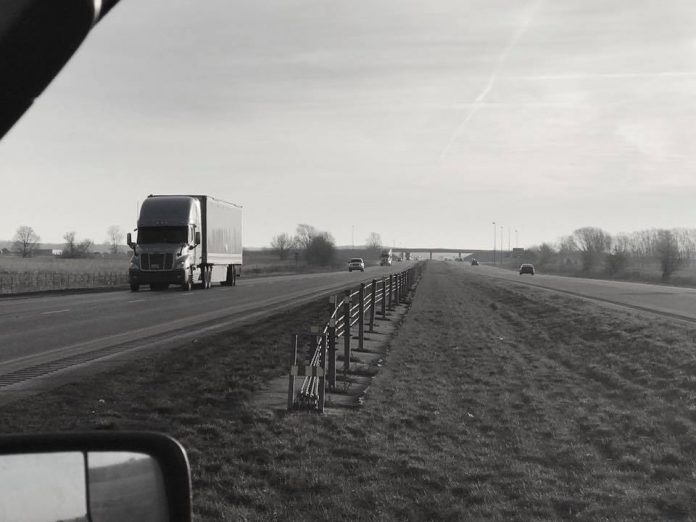 Illinois trooper makes an interesting observation on car drivers vs. truckers