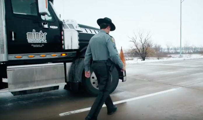 Trucker collapses after inspection, is saved by the Iowa DOT officer who placed him out of service