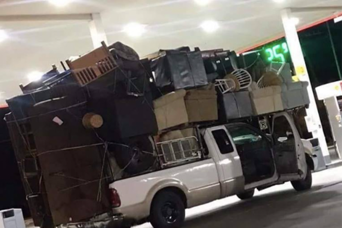 Check out this San Antonio pickup driver who definitely doesn't need a U-Haul
