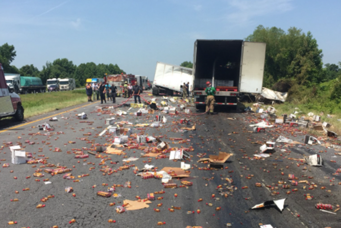 Two-truck-crash-leaves-Arkansas-highway-