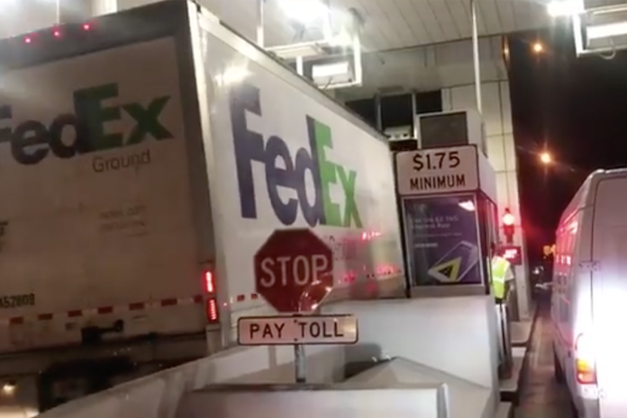 VIDEO: FedEx truck 