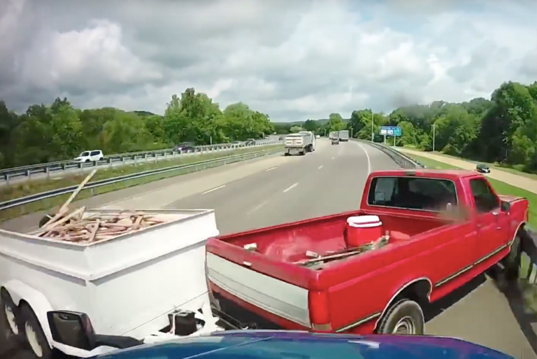 VIDEO: Fishtailing pickup leaves trucker no way to avoid crash