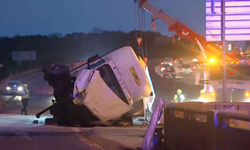 100 mph motorist collides with moving big rig