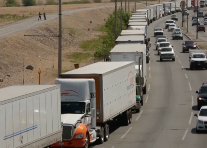 Truckers facing 12 hours of gridlock at Mexican border crossing