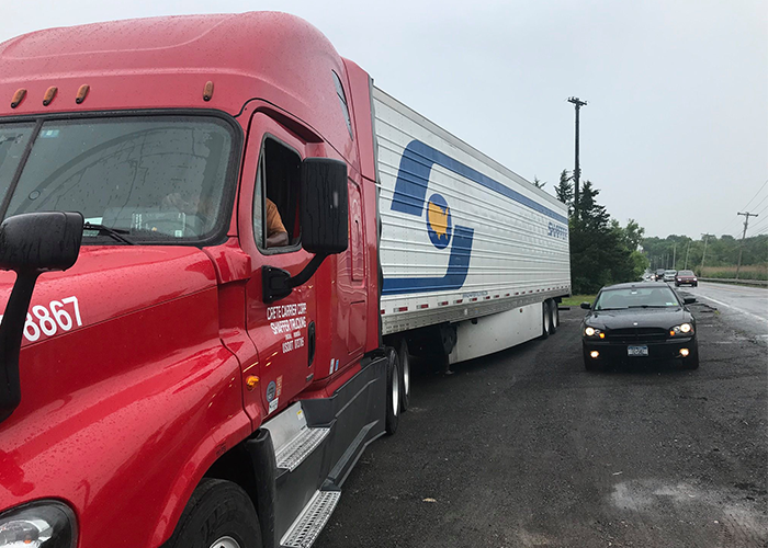 Trucker teams up with cops to donate 3/4 of a ton of chicken to hungry families