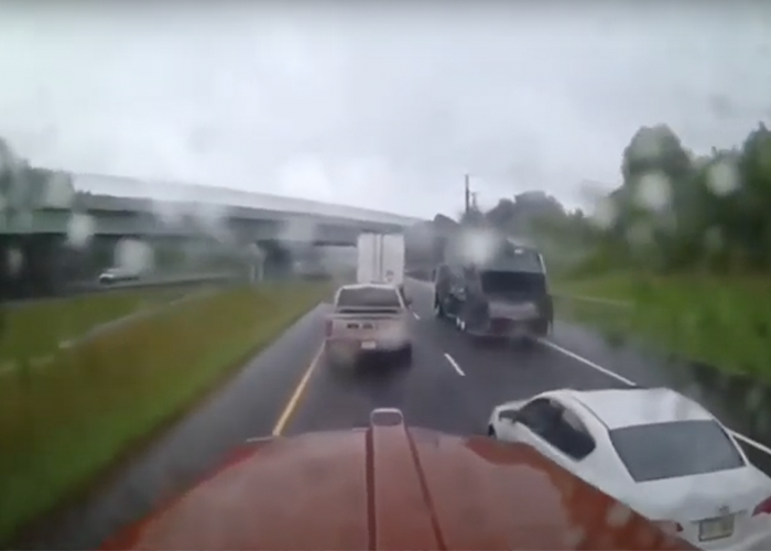 Major merge fail caught on trucker dash cam