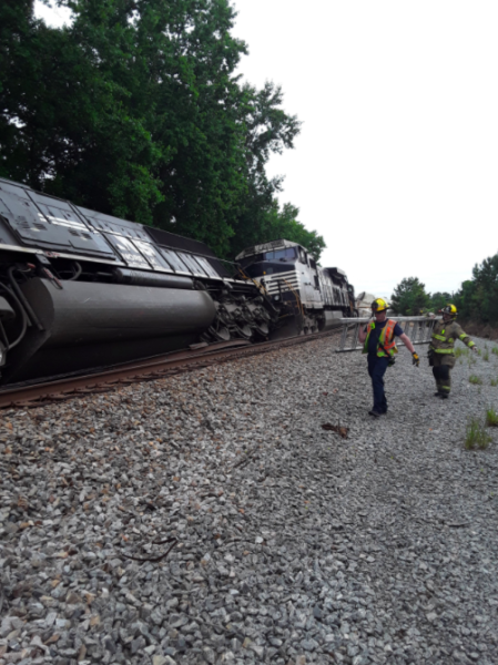 A Least 20 Train Cars Derail After Smashing Into Semi Stuck On Tracks