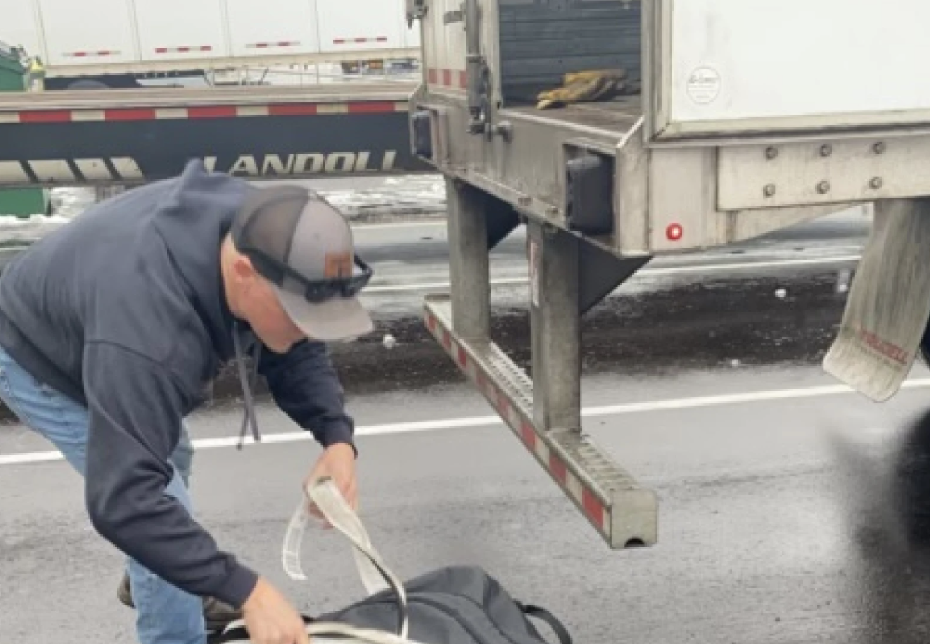 Truck driver delivers stranded college student home for the Holidays