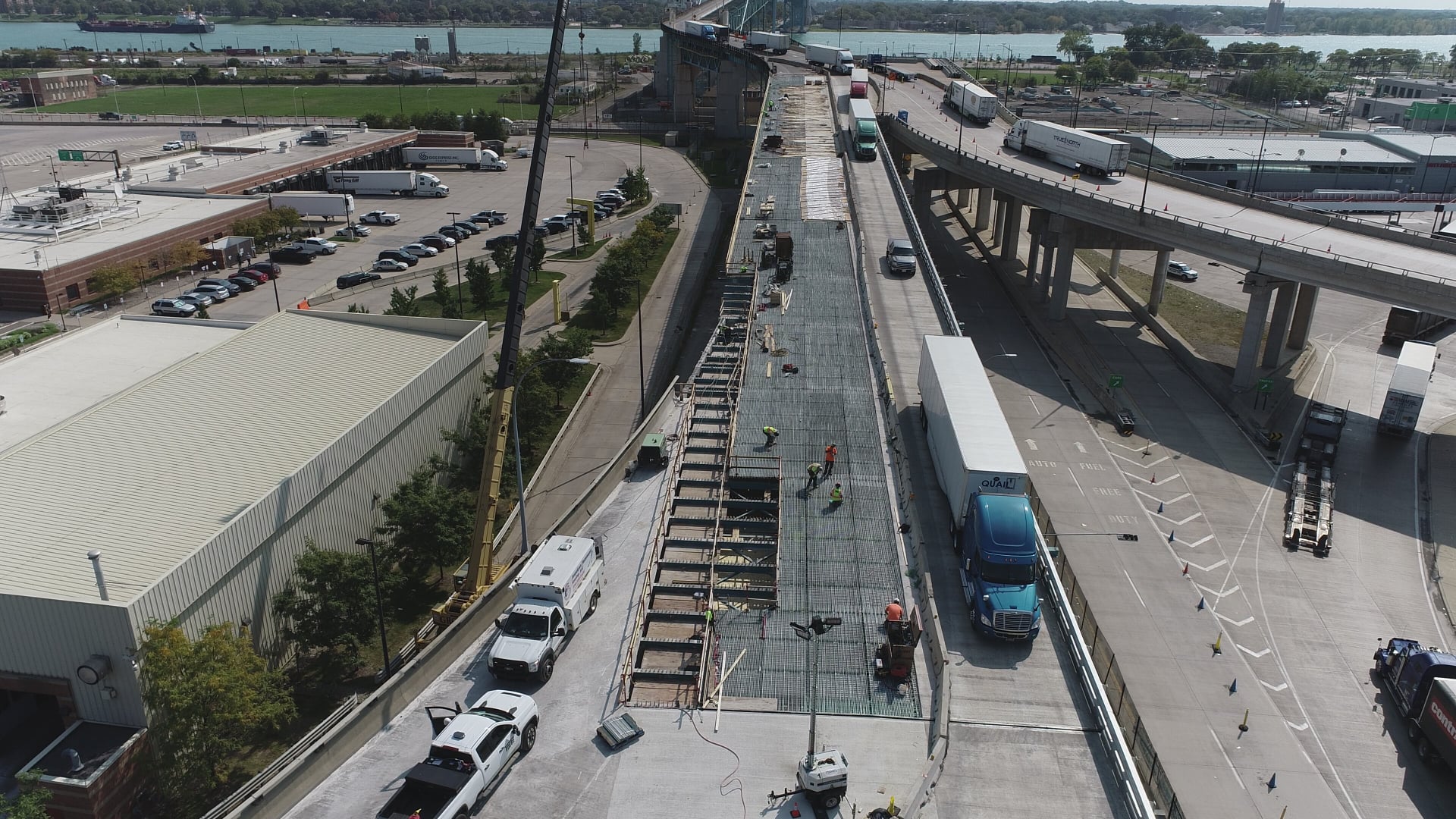 Group says 12,000 truck drivers will quit when Canadian cross-border vax mandate goes into effect Saturday