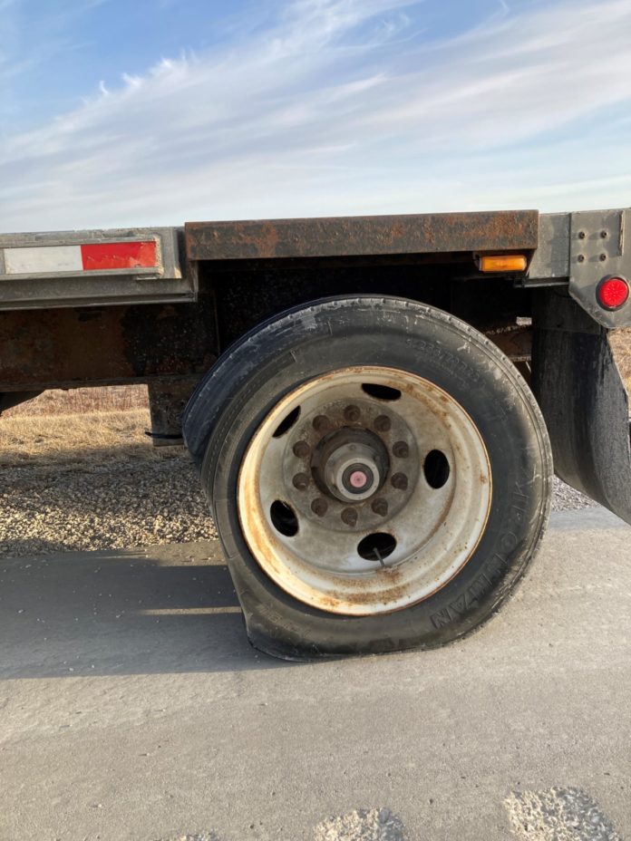 Iowa DOT spots a truck with a staggering amount of tire damage