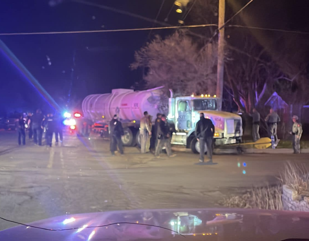 Texas police shoot suspect driving tanker truck during attempt to smuggle 62 people into U.S.