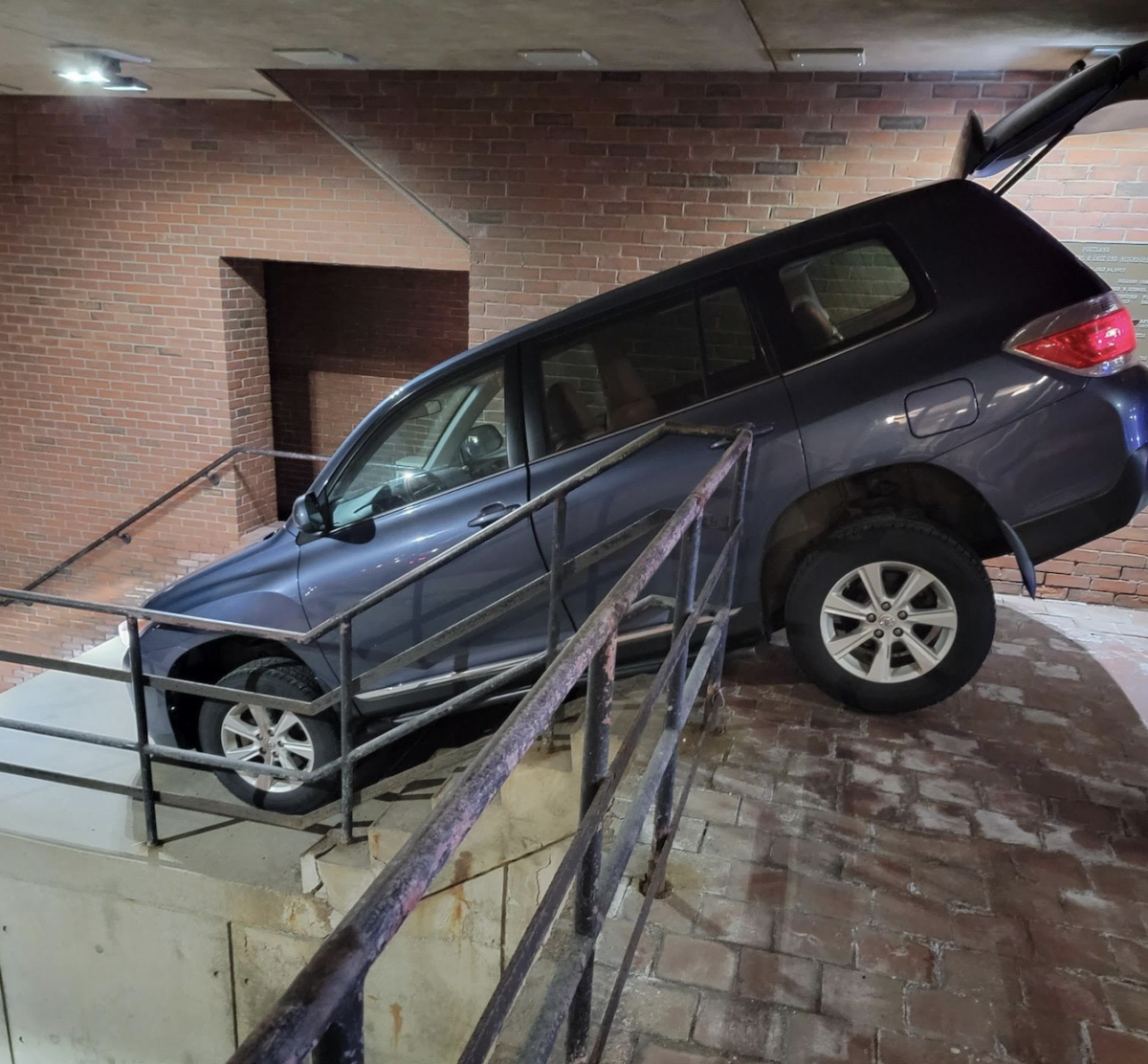 Motorist claims that her GPS told her to drive down staircase: police
