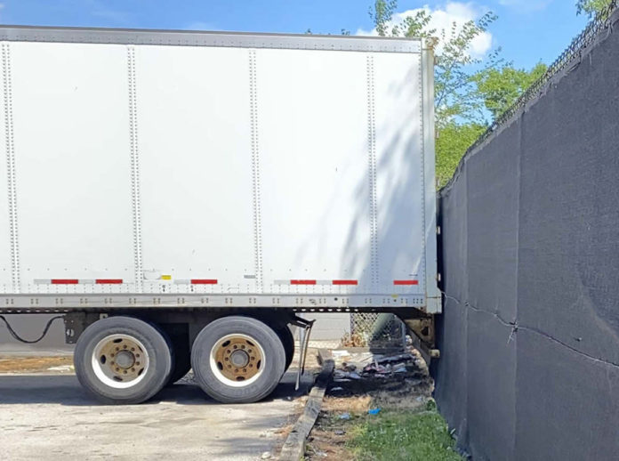 Las empresas en Illinois están frustradas con las vacantes de estacionamiento de camiones