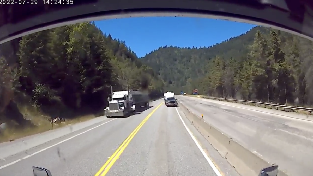 VIDEO: Pickup driver hauling a camper gives a trucker the fright of his life