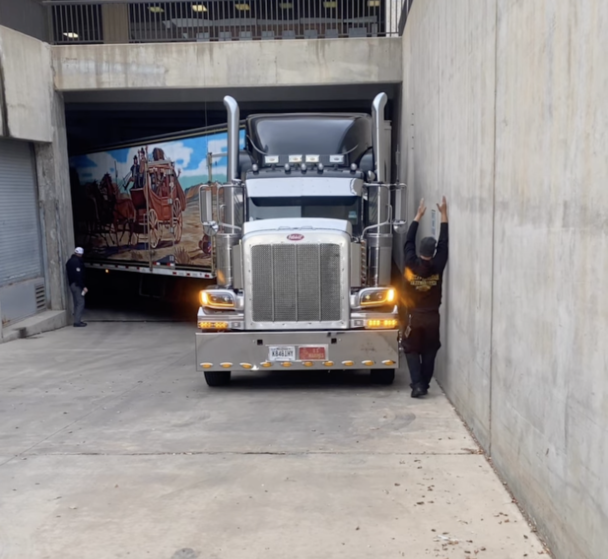 VIDEO: Trucker was told it wasn’t possible for him to back his trailer down the ramp and around the corner