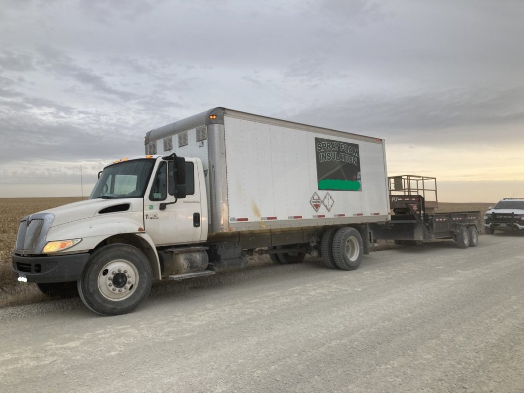 iowa-dot-says-this-truck-s-hauling-setup-is-actually-legal-and-creative