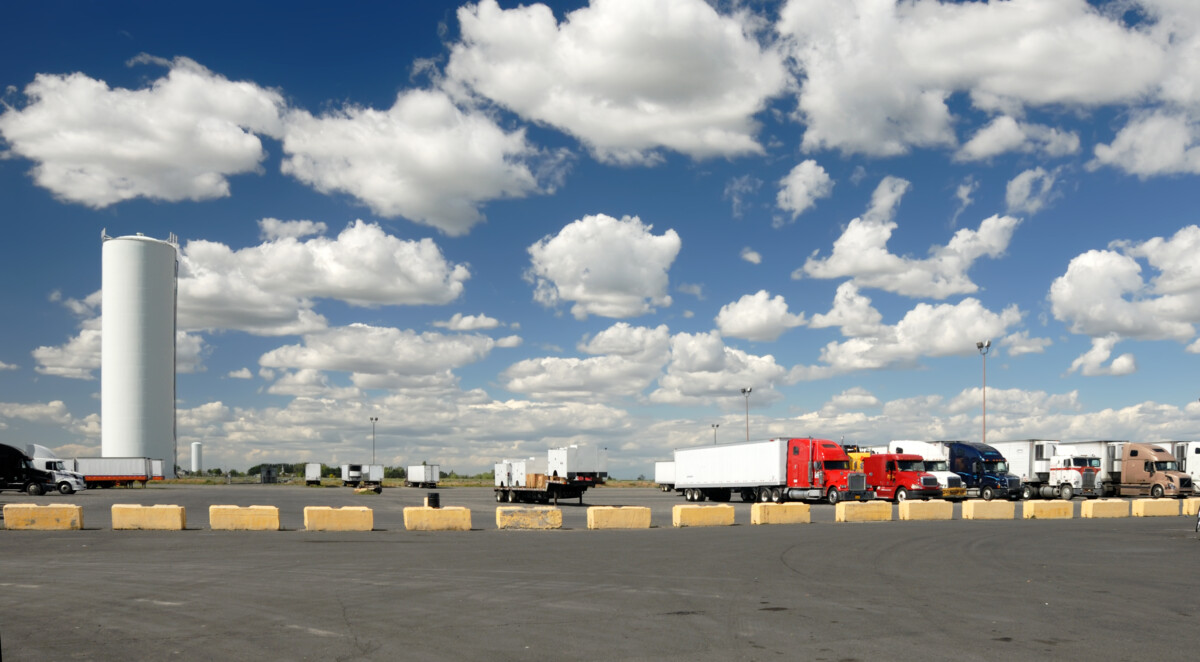 With only ‘1 spot for every 11 trucks,’ lawmakers reintroduce bill to create new truck parking