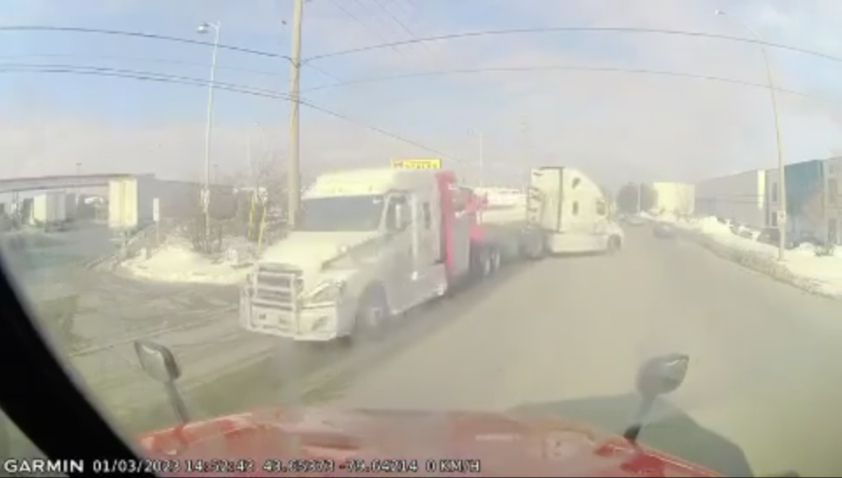 VIDEO: Semi truck tow job ruins dash cammer’s day