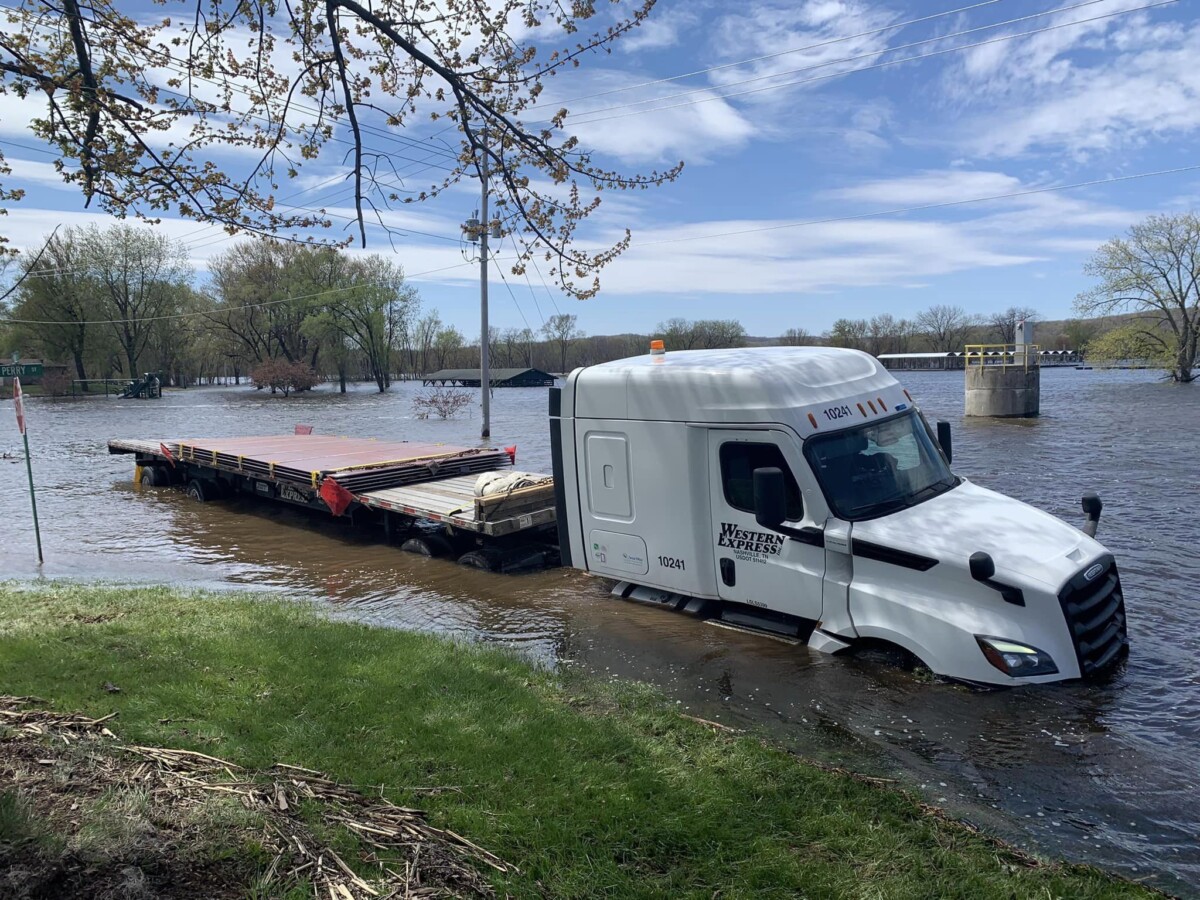 Wisconsin cops call out semi driver for going around barricade into flood waters