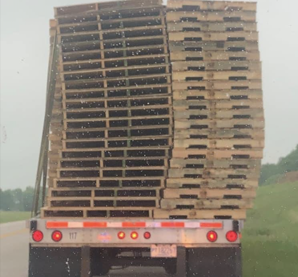 Oklahoma trooper helps out with trucker’s pallet problem