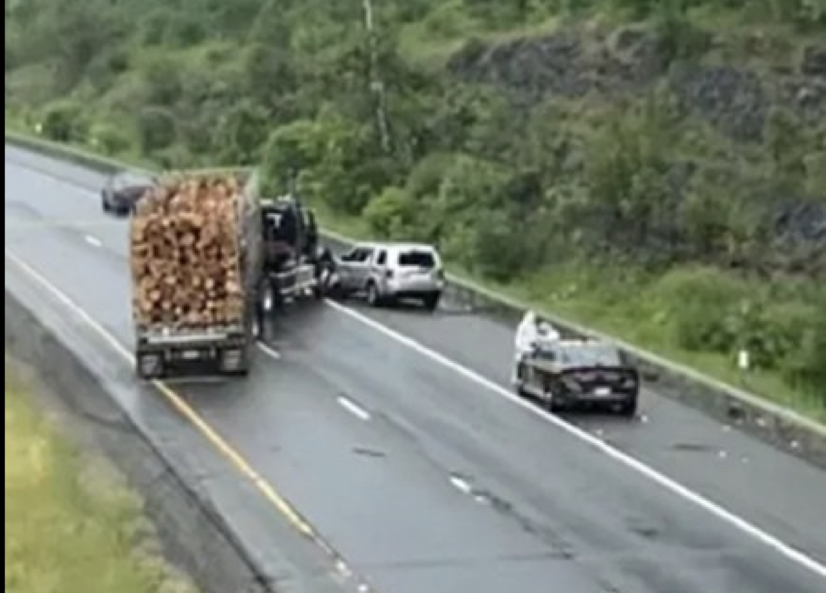 Log truck driver prevented escape of suspects following shooting of New York trooper