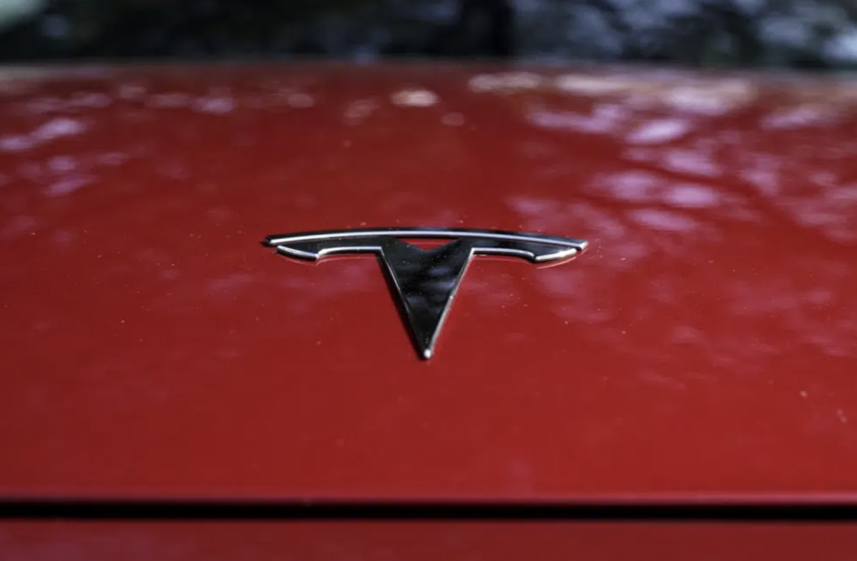 Autopilot Tesla slams into work truck directing traffic in construction zone 