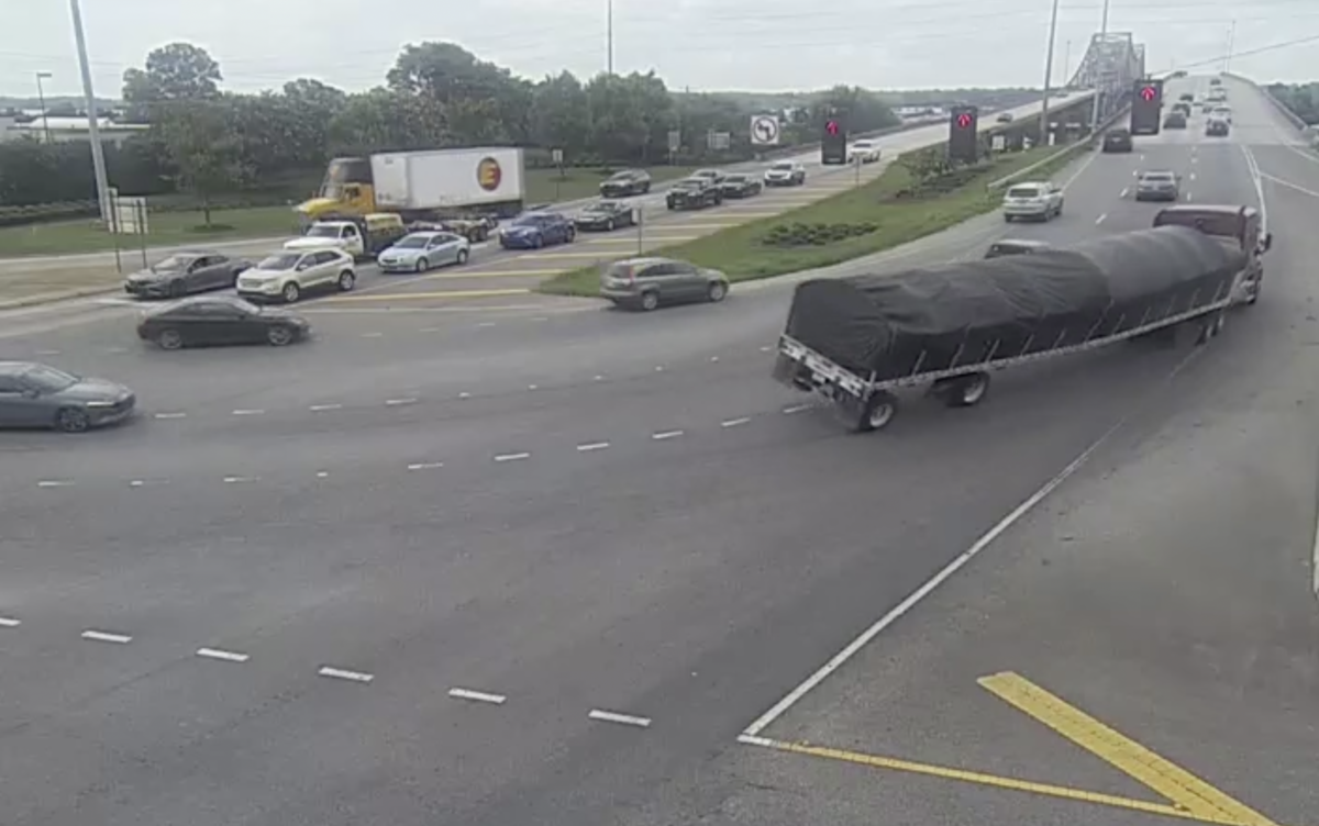 VIDEO: Semi truck topples making turn — and fellow truckers just drive on by