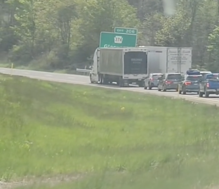 VIDEO: Two truckers perform a ‘rolling roadblock’