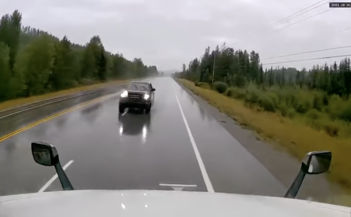 VIDEO: Trucker takes the ditch to save pickup driver from head-on collision