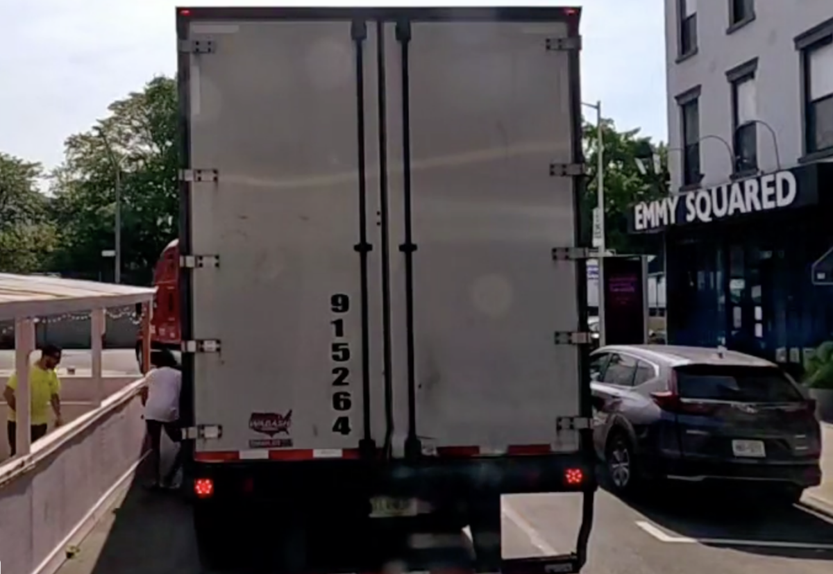 Watch this NYC trucker lend a hand to a brother of the road who got lost in Brooklyn