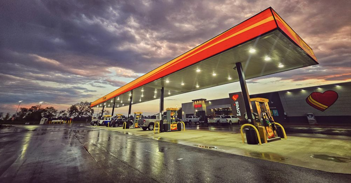 New Love’s truck stop in Arkansas features truck wash, 84 truck parking spaces