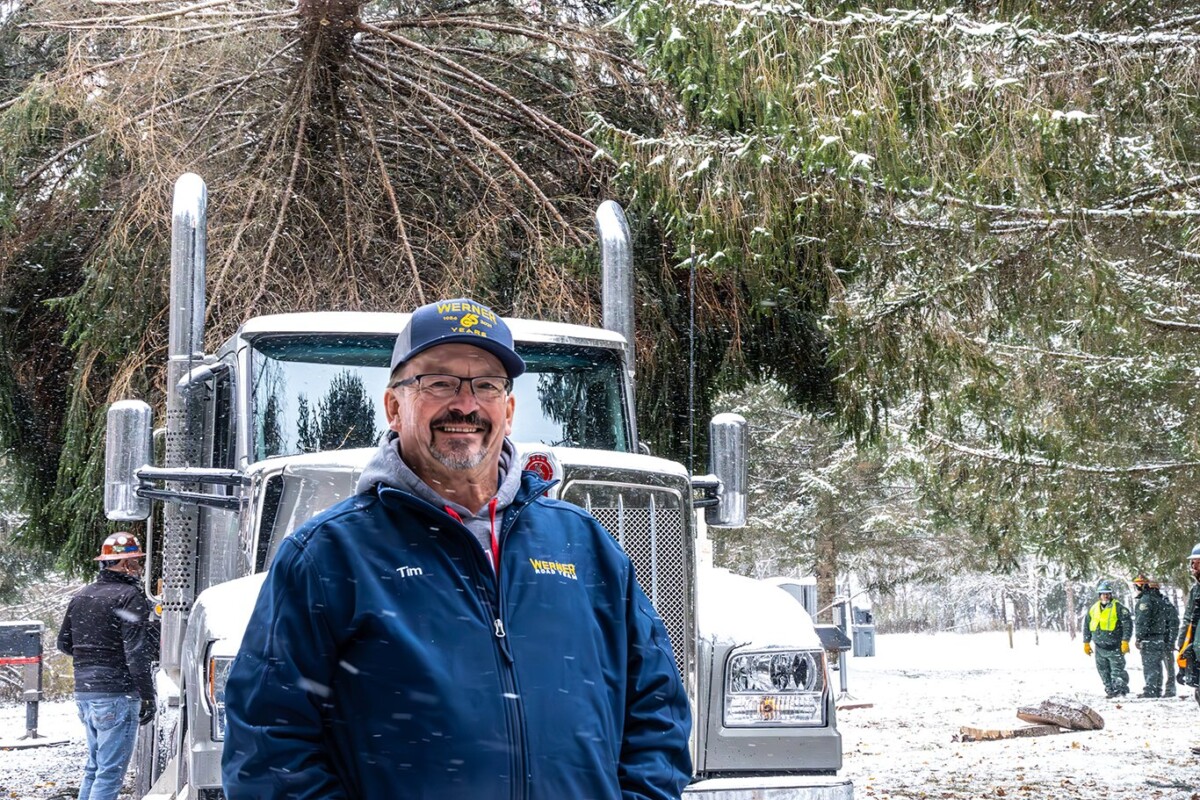 Five million mile Werner driver to help haul the U.S. Capitol Christmas Tree