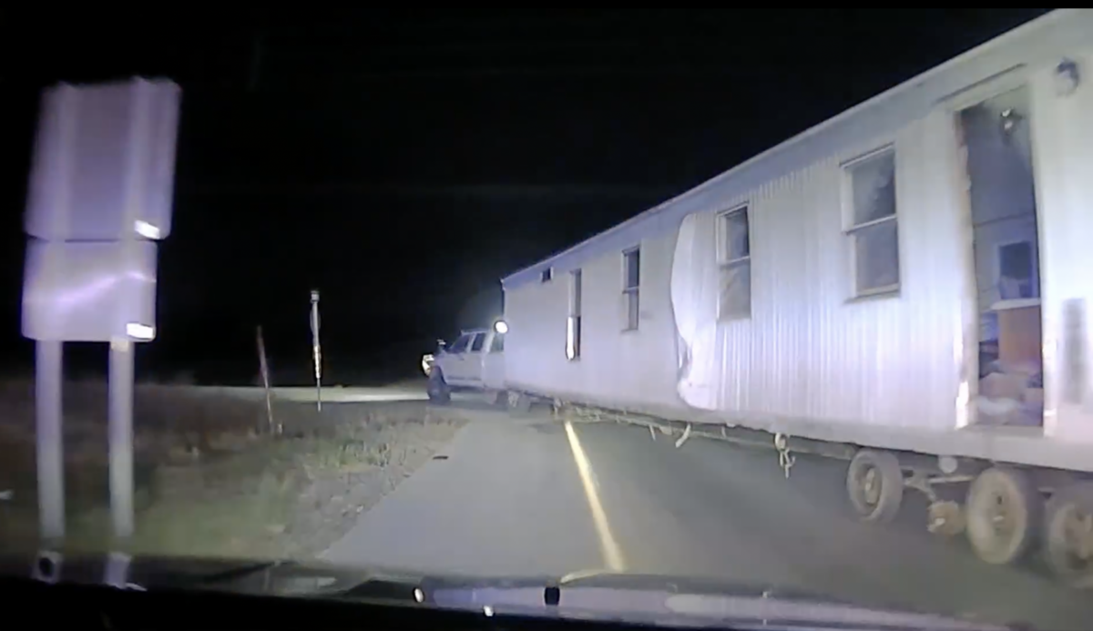 VIDEO: Pickup truck driver hauling a house leads Missouri cops on pursuit