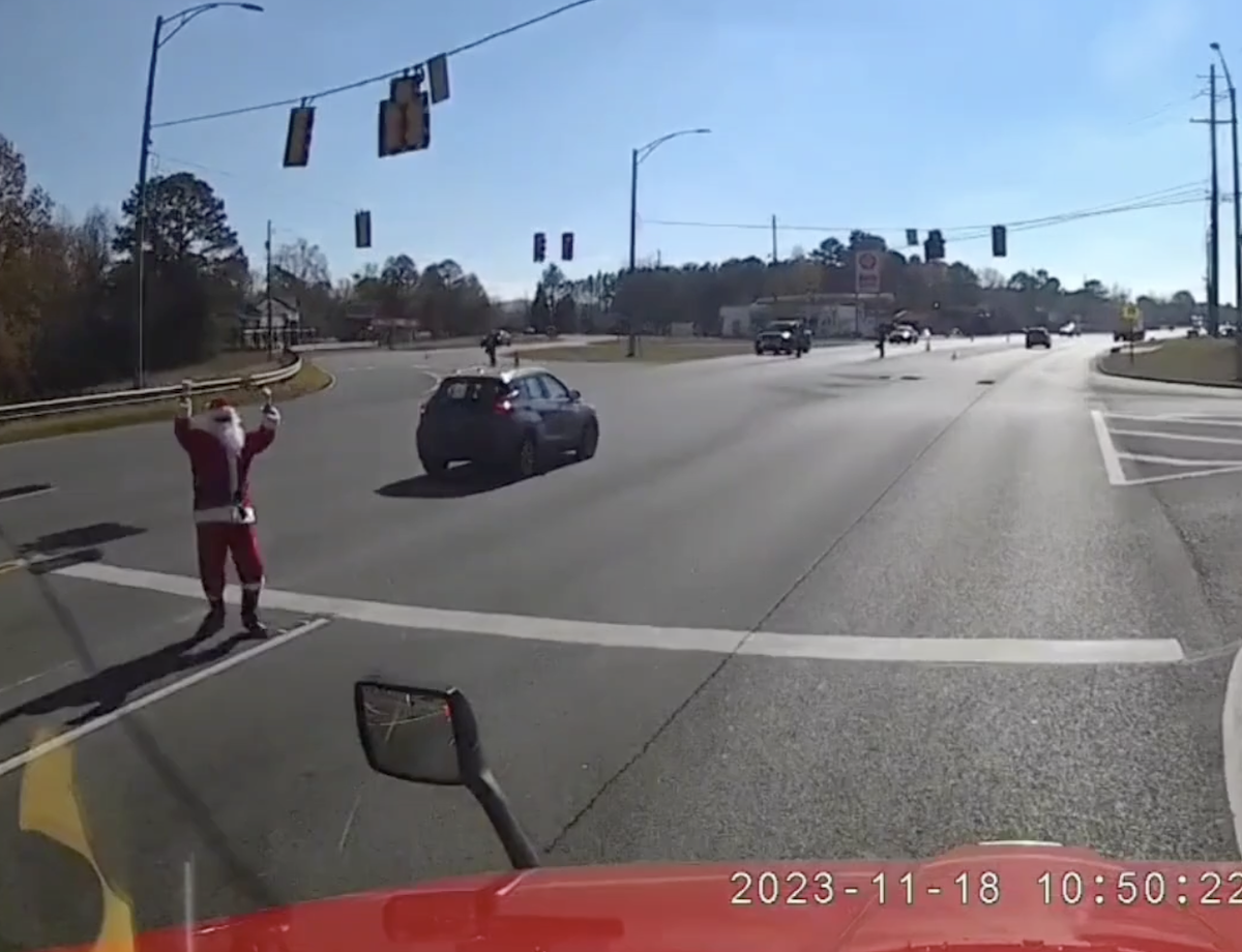 WATCH: Santa’s two-handed arm pump was impossible for this driver to resist