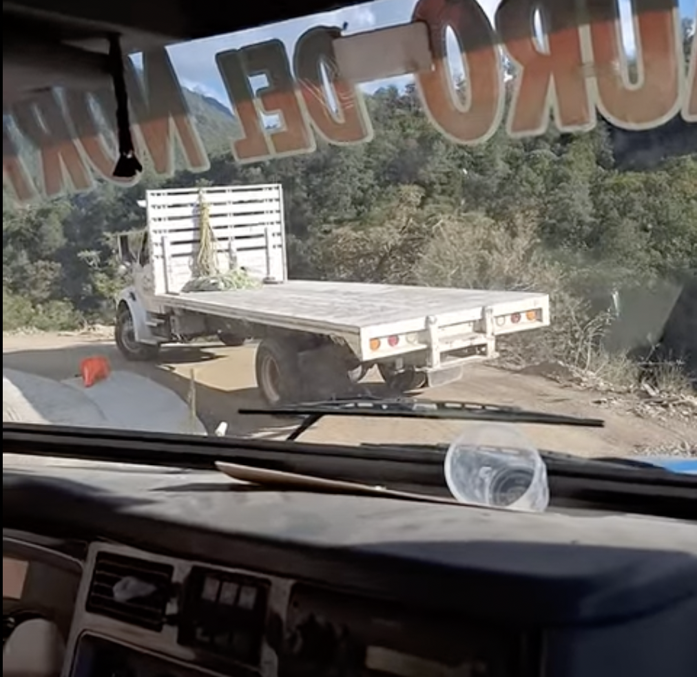 VIDEO: Truck driver navigates just inches from 60 foot cliff edge