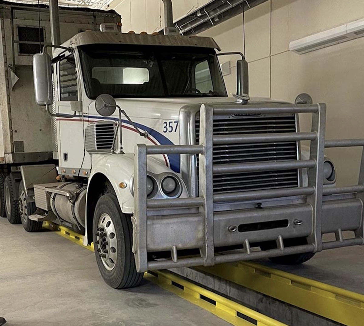 South Dakota Port of Entry opens with electronic pre-screening of trucks and an indoor inspection bay