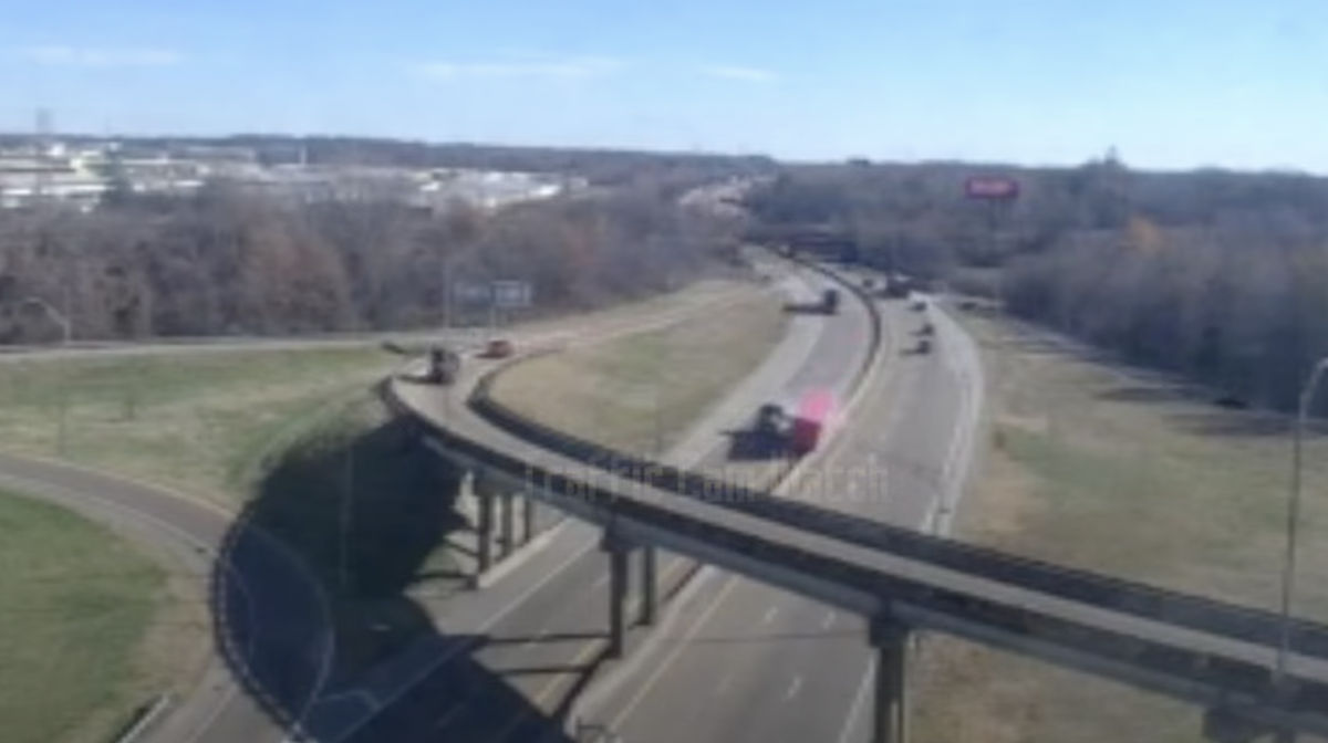 Tennessee traffic camera catches trailer detaching from semi, slamming into overpass support beam