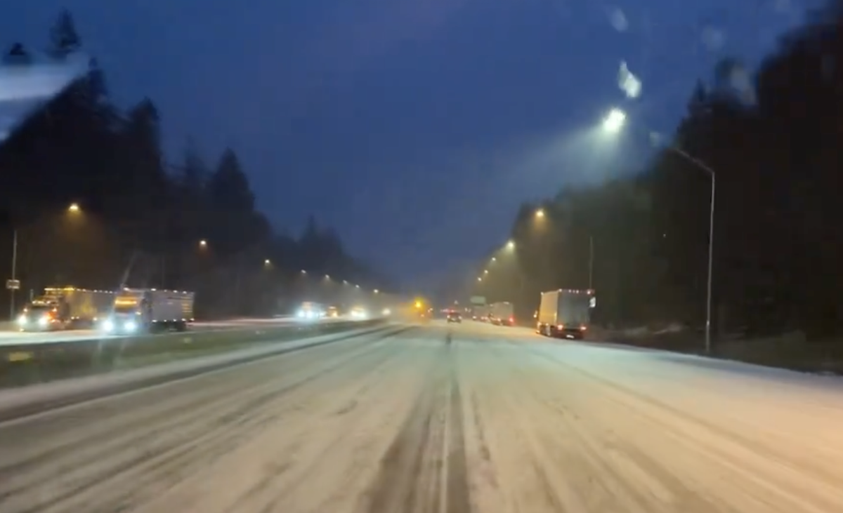 30 spun out semi trucks closed Snoqualmie Pass after failing to chain up