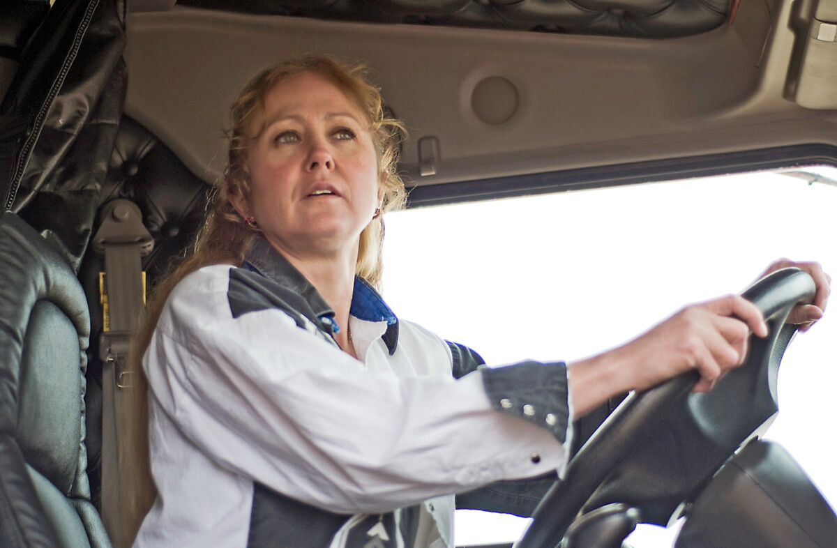 Survey seeks trucker input on challenges faced by female truck drivers