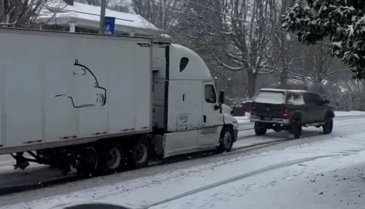 Pickup driver pulls semis out of snow thanks to the power of prayer (and the skills of the trucker)