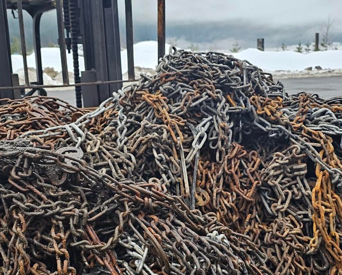 Truckload of chains left on Snoqualmie Pass after bout of snowy weather