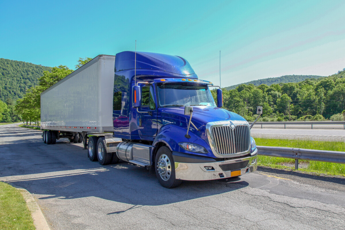 Idling a semi truck for five minutes could cost you $1000 under new bill in Washington State