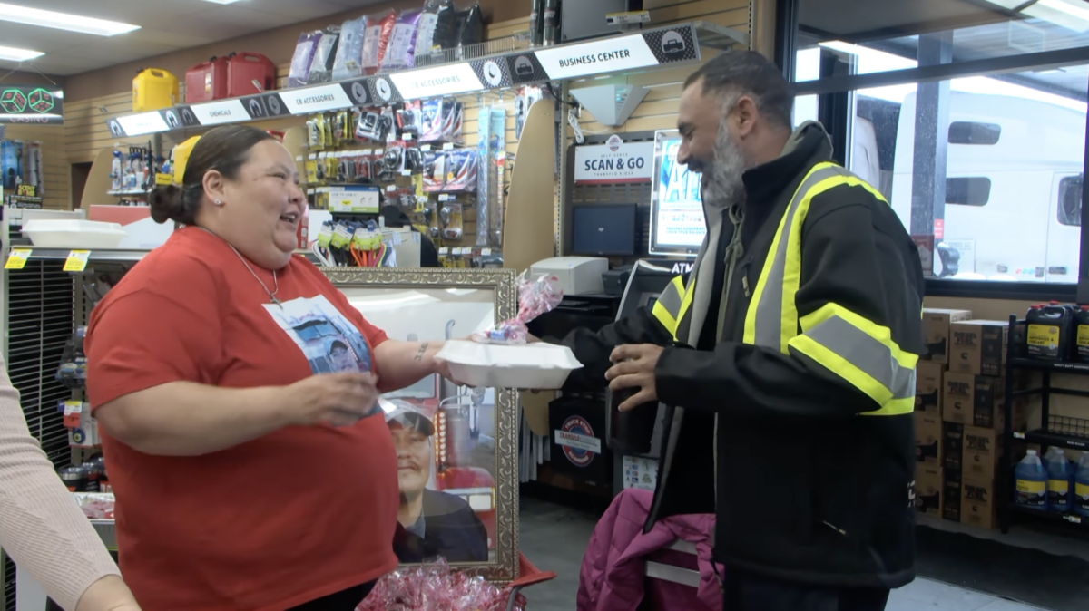 Family brings hot meals to truckers at Montana truck stop in honor of fallen driver